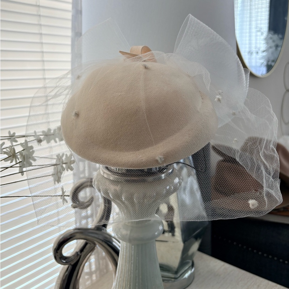 VTG Betmar Ivory Wool Fascinator Mesh Veil Hat - Picture 4 of 14